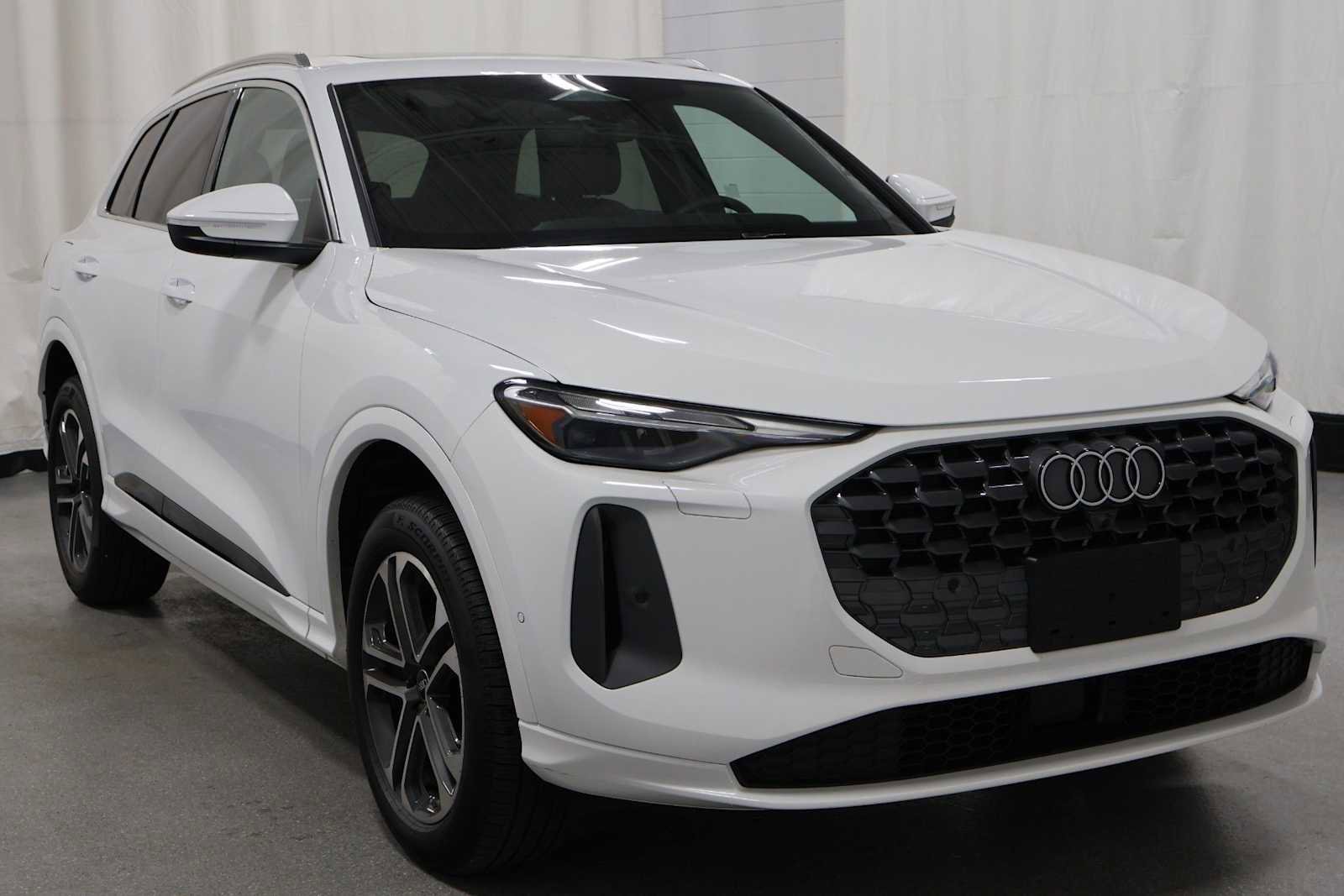 Certified 2025 Audi Q5 Premium w/ Convenience Package AWD/4WD image 13