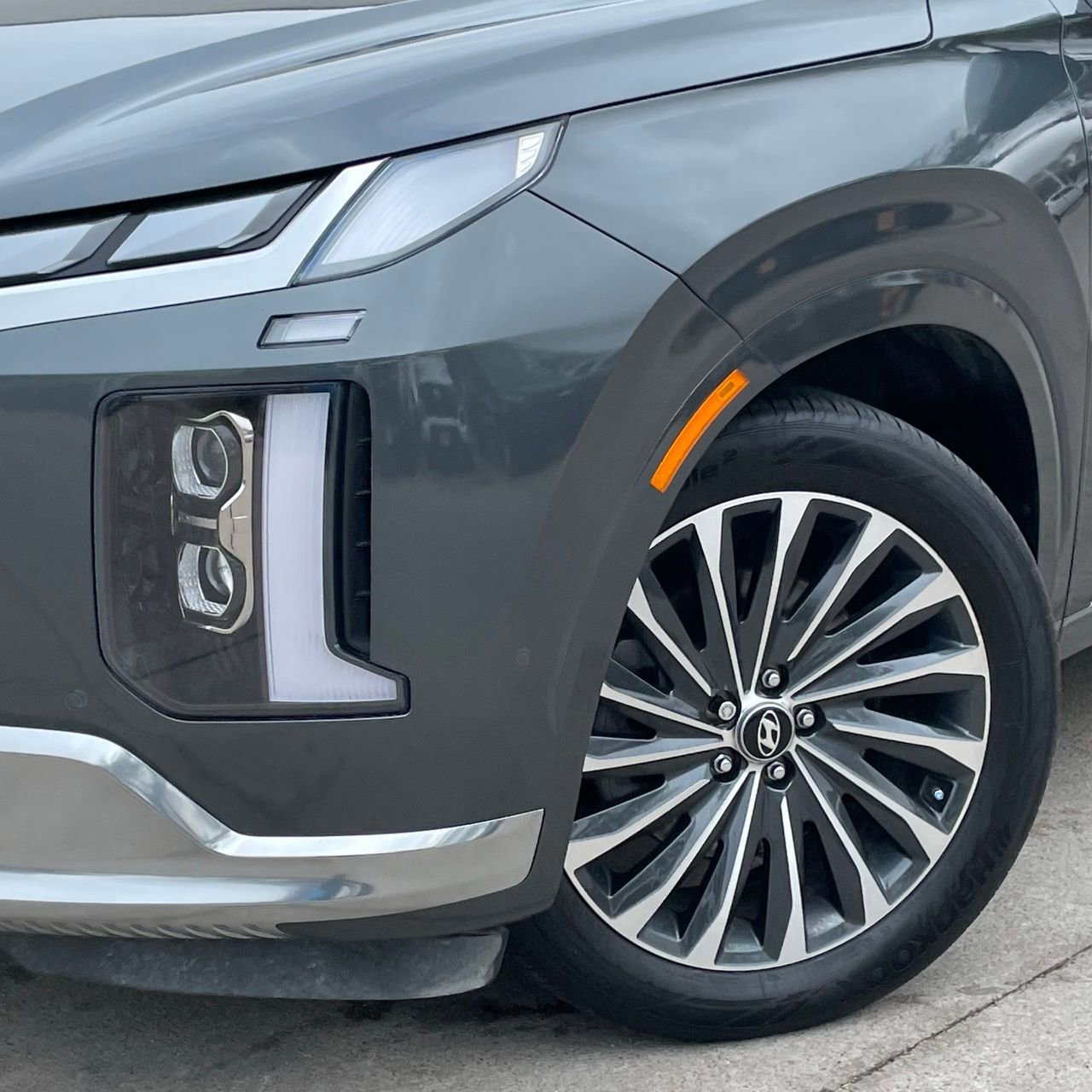 Used 2024 Hyundai Palisade Calligraphy image 9