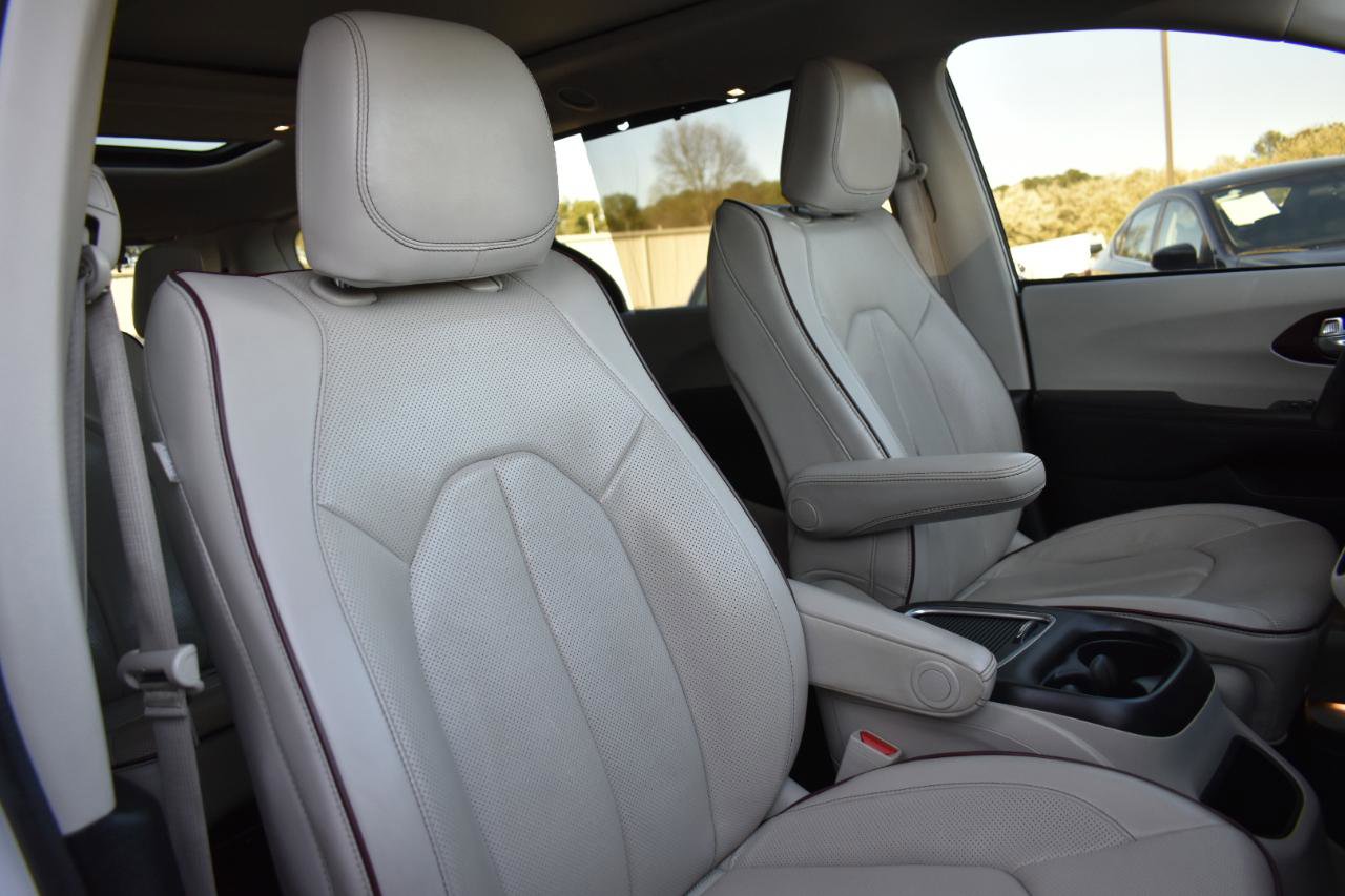 Used 2020 Chrysler Pacifica Limited image 33