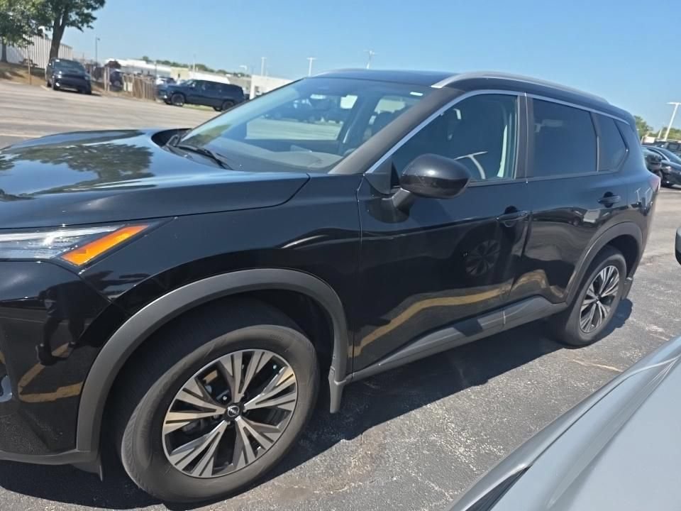 Certified 2023 Nissan Rogue SV w/ SV Premium B Package AWD/4WD image 4