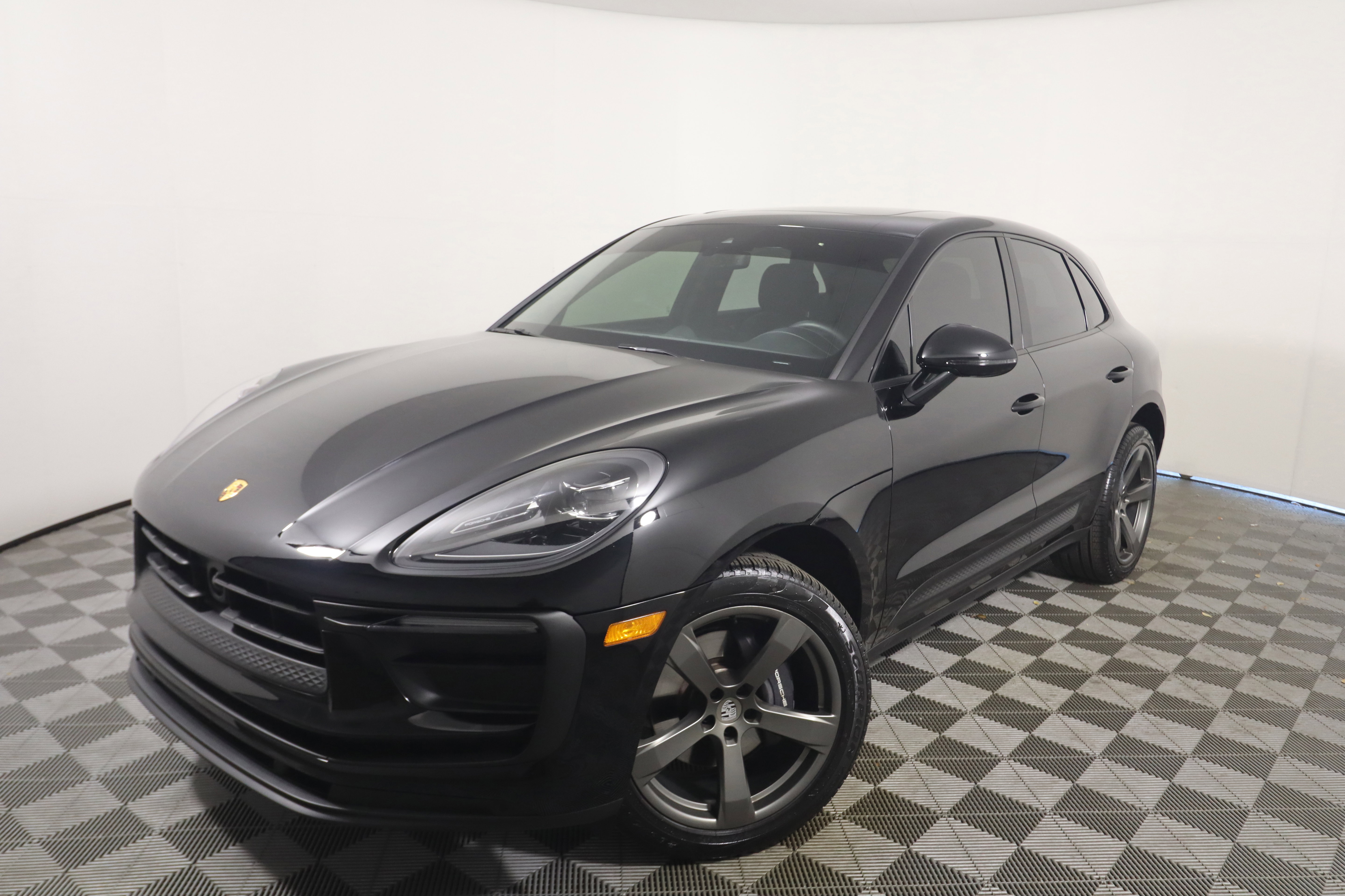 Used 2026 Porsche Macan image 1
