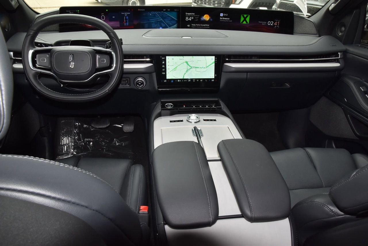 New 2026 Lincoln Navigator Reserve w/ Jet Appearance Package image 24