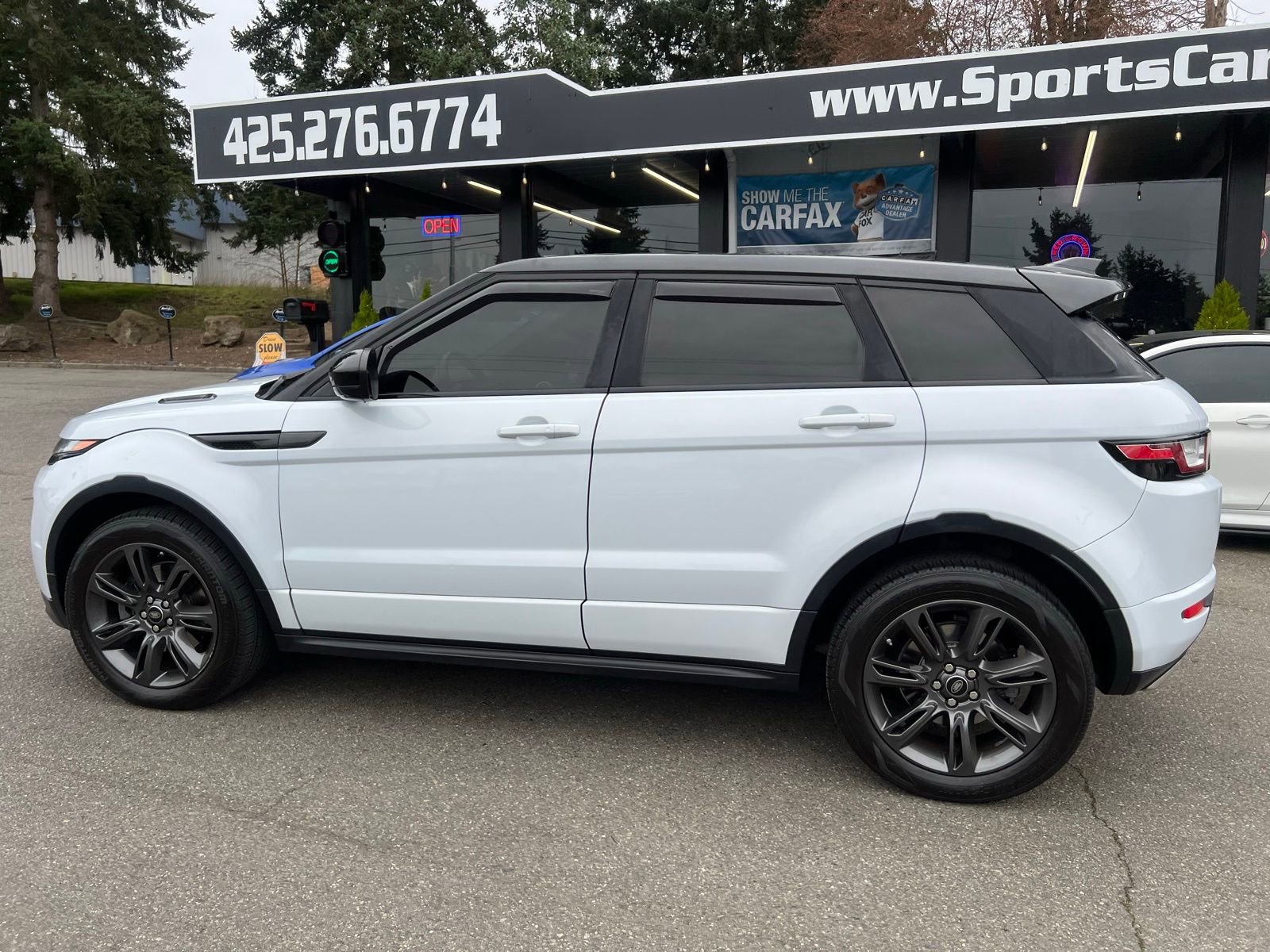 Used 2018 Land Rover Range Rover Evoque SE Premium image 8