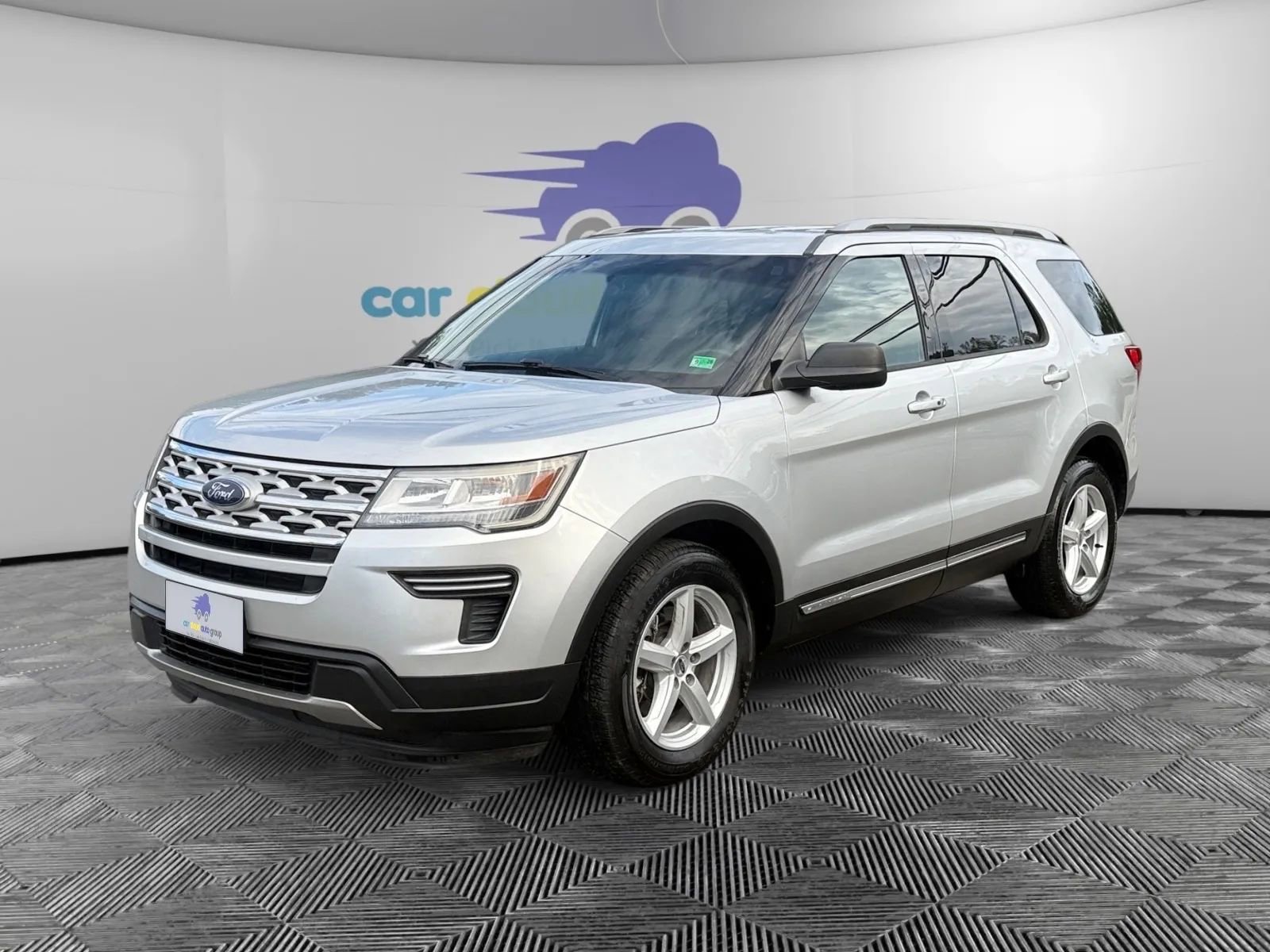 Used 2019 Ford Explorer XLT image 1