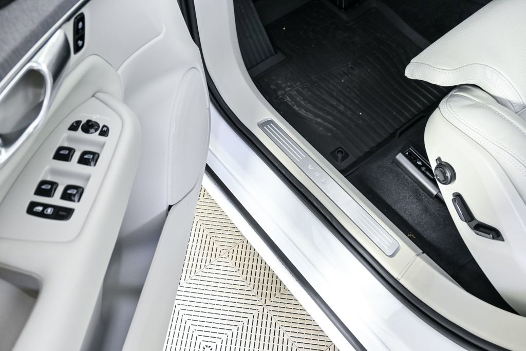 New 2026 Volvo XC90 B6 Ultra w/ Protection Package image 8