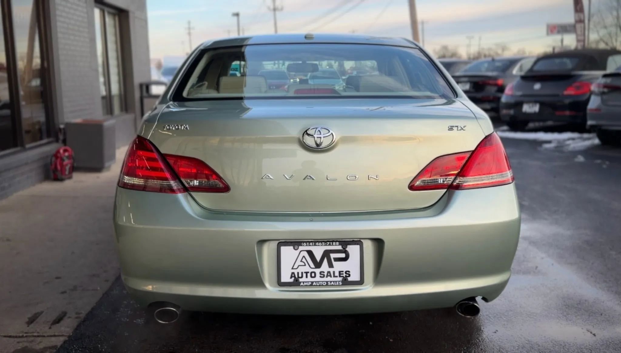 Used 2010 Toyota Avalon XLS image 4