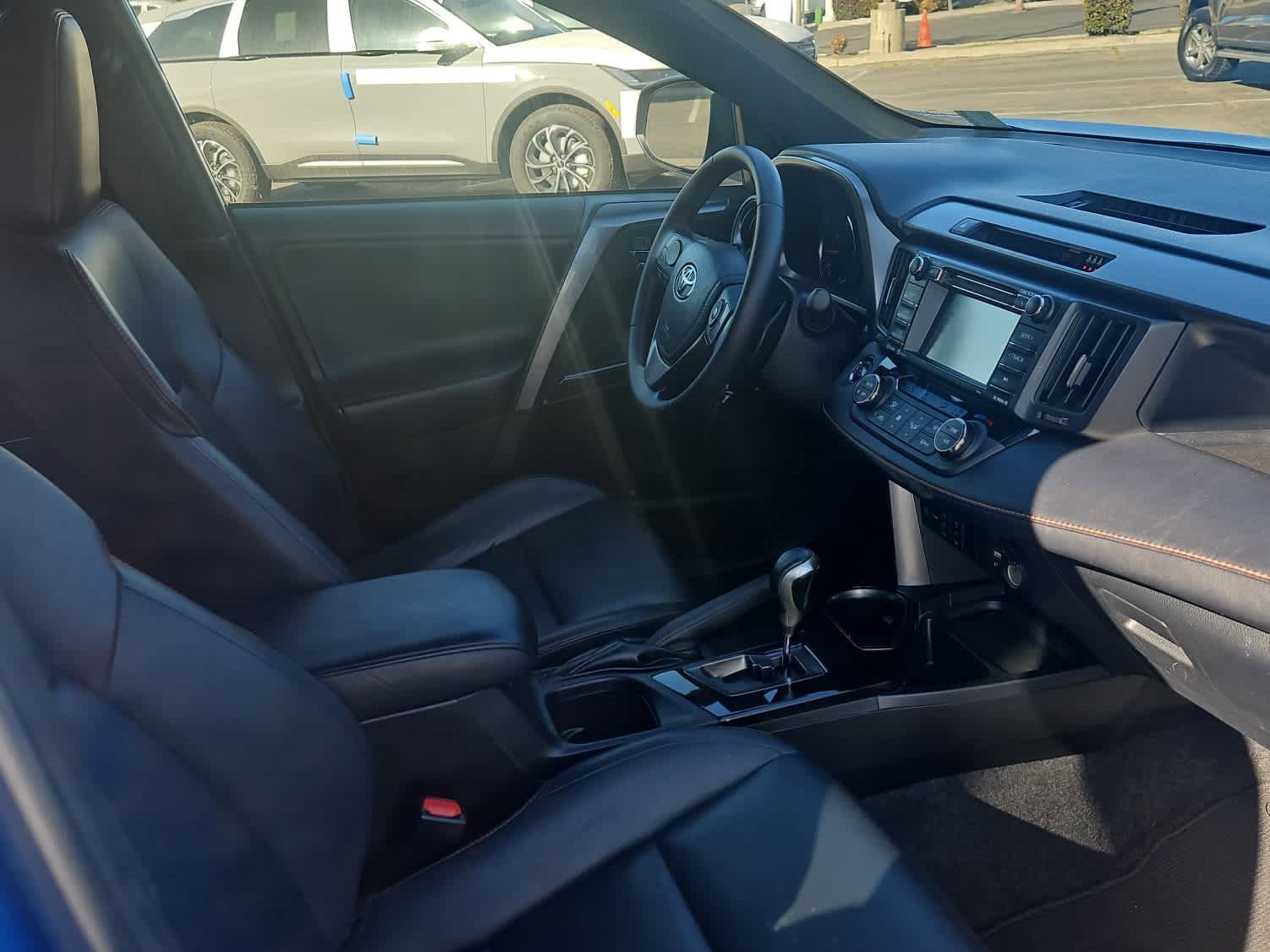 Used 2017 Toyota RAV4 SE image 14