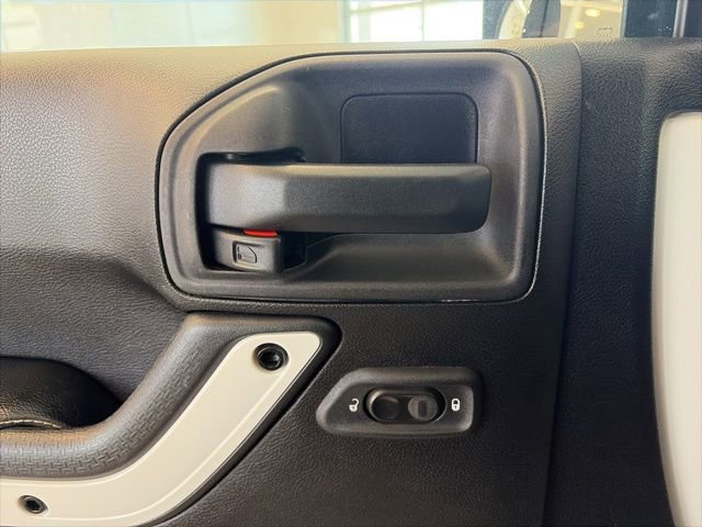 Used 2014 Jeep Wrangler Unlimited Sahara image 17