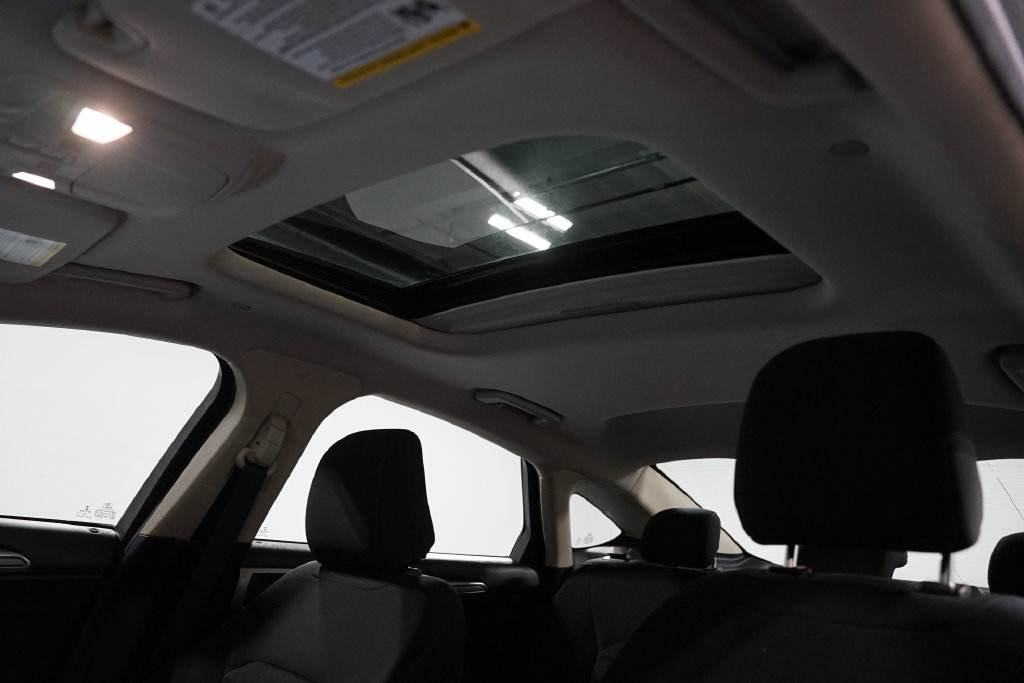 Used 2020 Ford Fusion SE FWD image 33