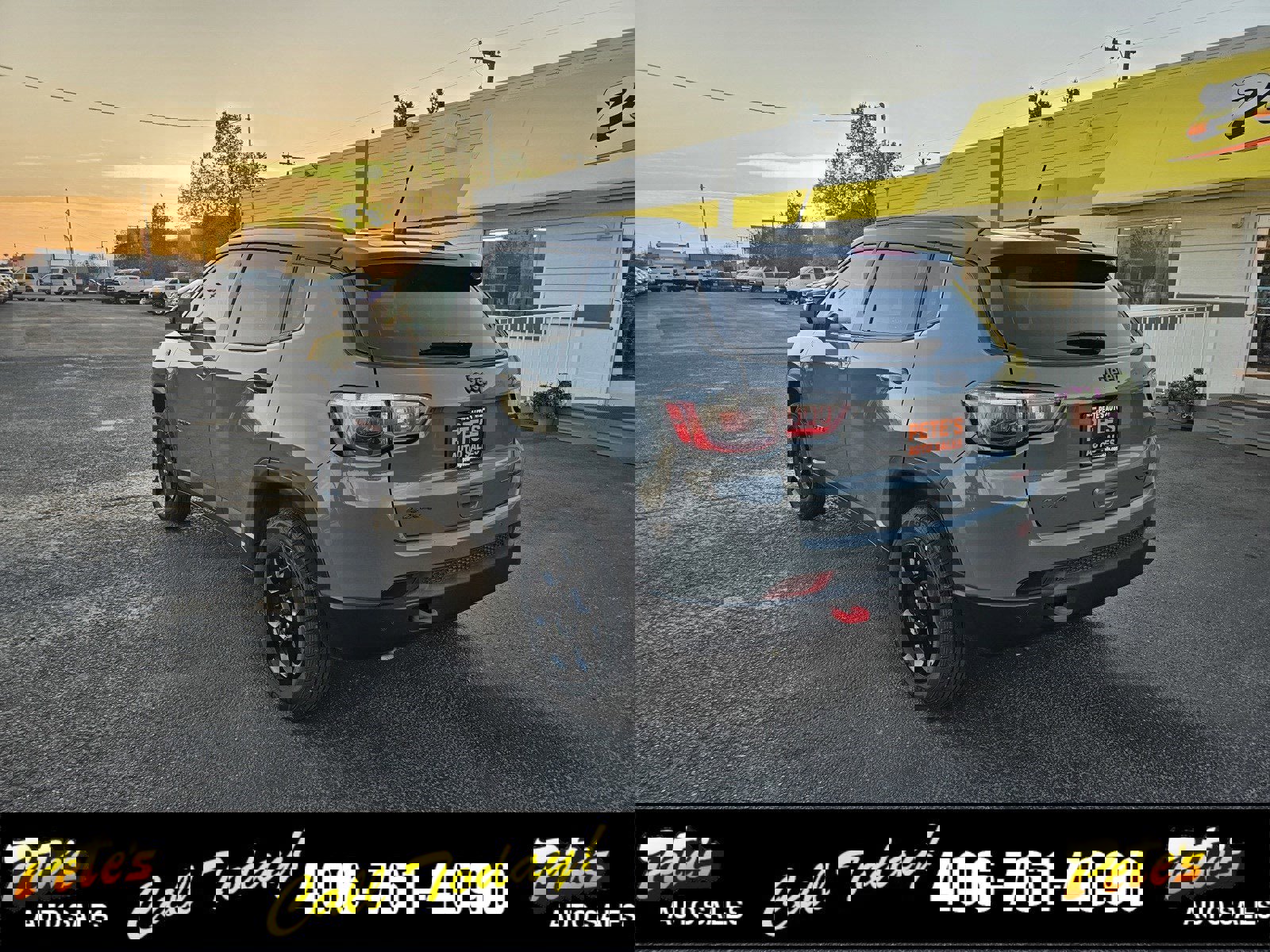 Used 2023 Jeep Compass Trailhawk image 2