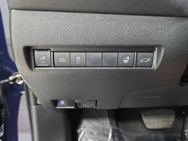 Certified 2021 Toyota Venza XLE w/ Softex Package AWD/4WD image 23