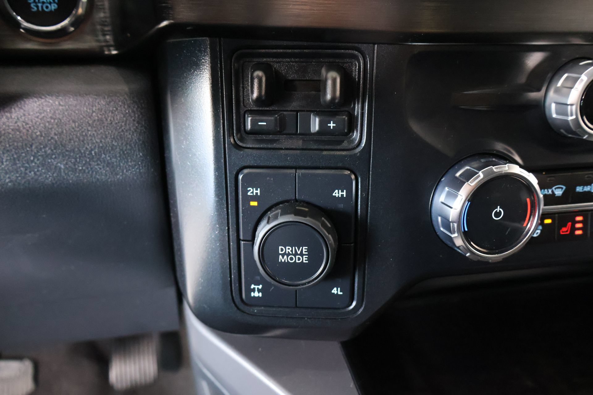 Used 2024 Ford F250 Lariat w/ Lariat Ultimate Package AWD/4WD image 9
