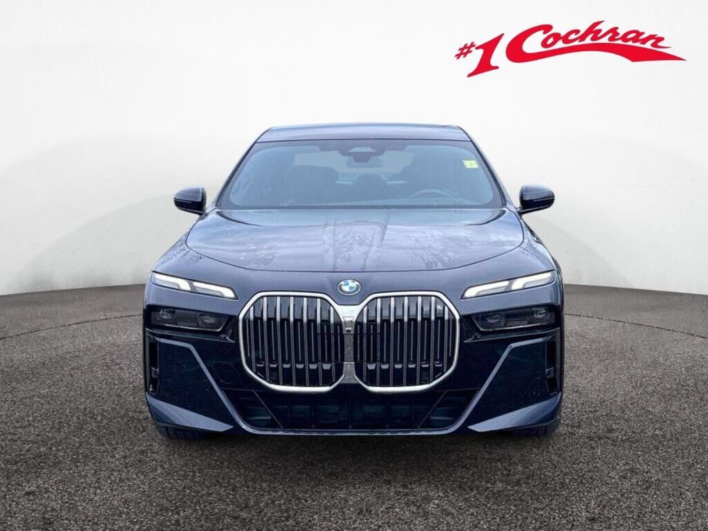 Used 2025 BMW 740i xDrive w/ Premium Package AWD/4WD image 12