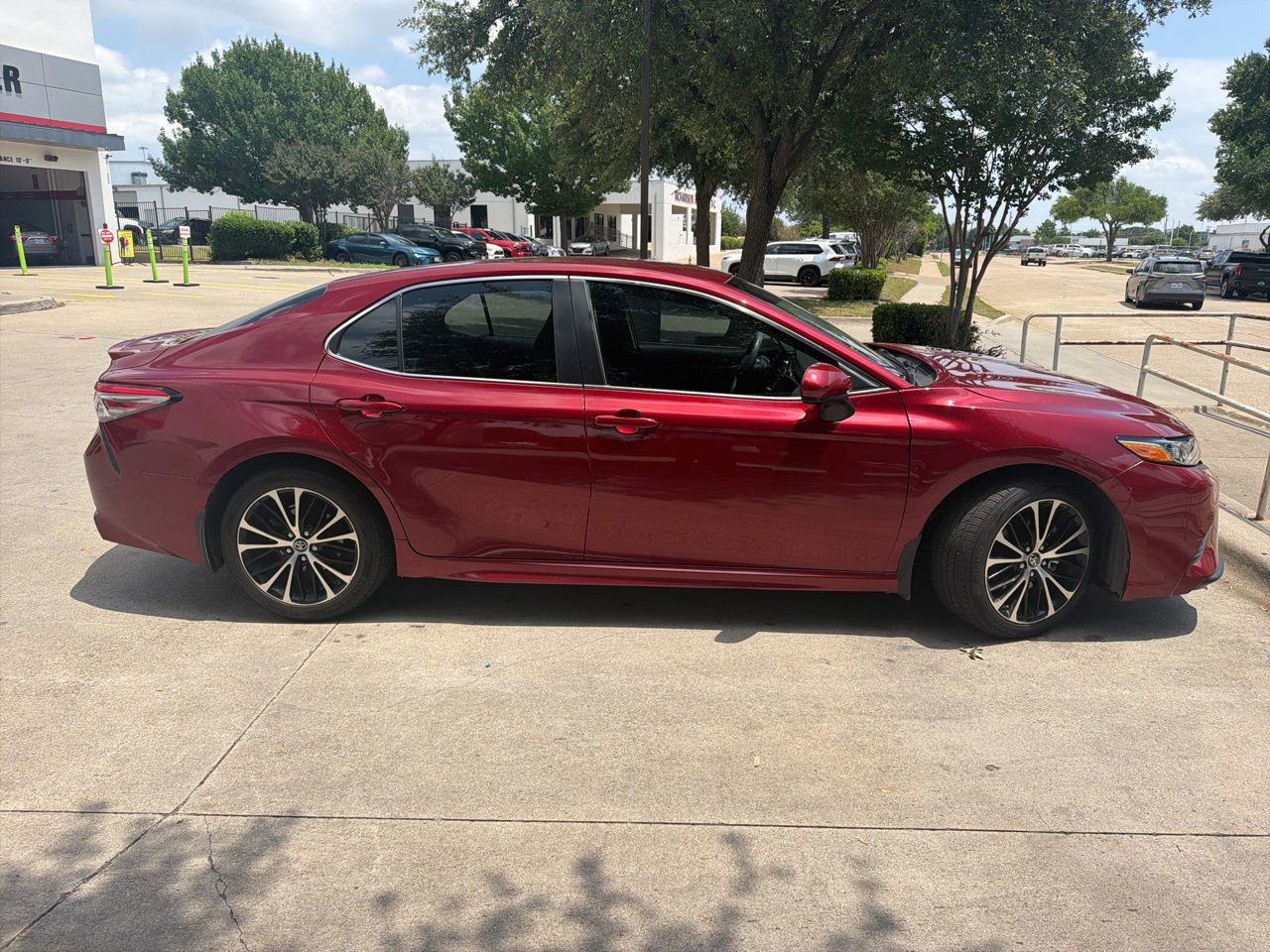 Used 2018 Toyota Camry SE FWD image 3