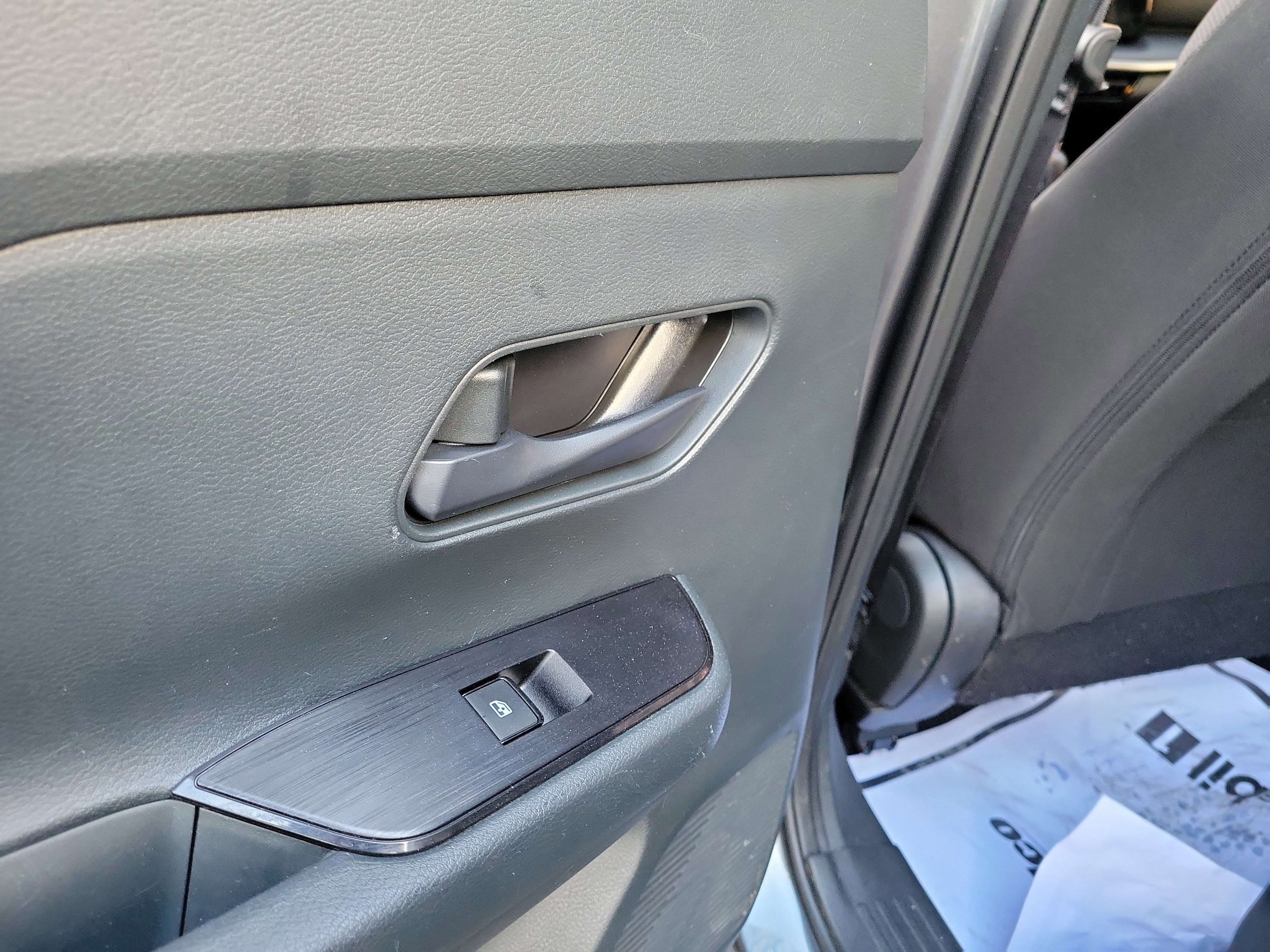 Used 2025 Nissan Kicks S image 13