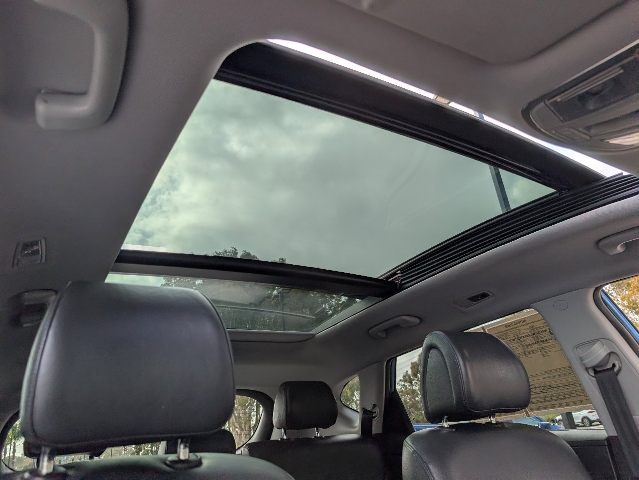 Used 2016 Hyundai Tucson Limited w/ Option Group 03 FWD image 3
