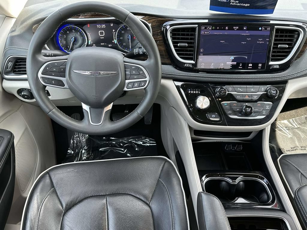 Used 2023 Chrysler Pacifica Limited FWD image 15