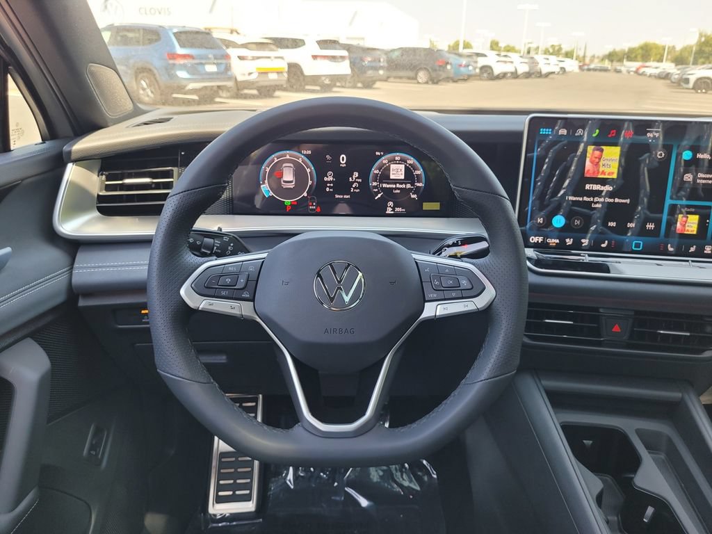 New 2026 Volkswagen Tiguan SE R-Line FWD image 16