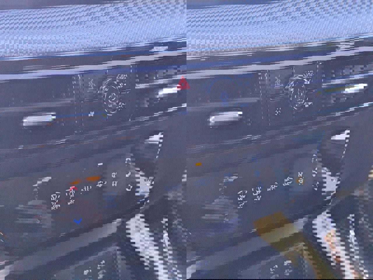 Certified 2025 Nissan Kicks SR image 23