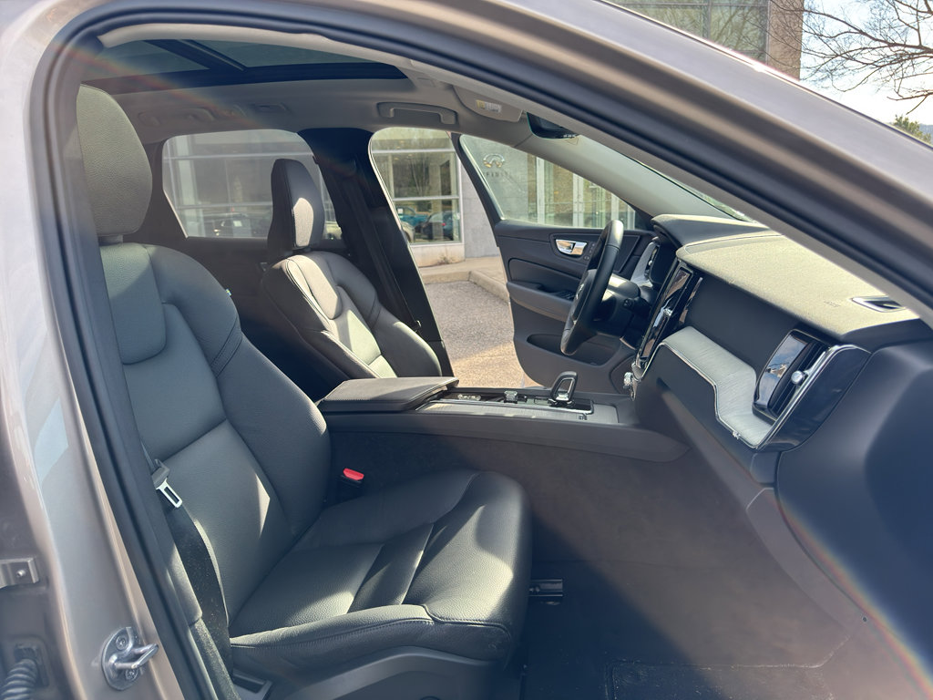 Certified 2025 Volvo XC60 B5 Plus image 15