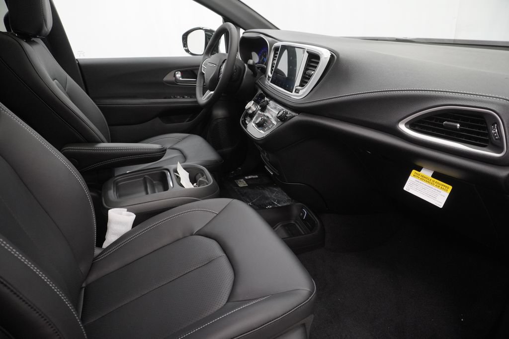 New 2027 Chrysler Pacifica Select AWD/4WD image 33