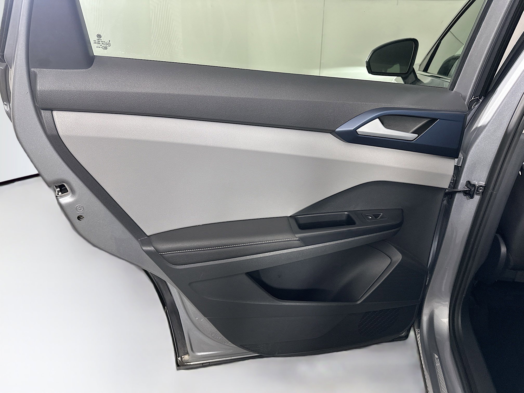 Used 2024 Volkswagen Taos SE image 27