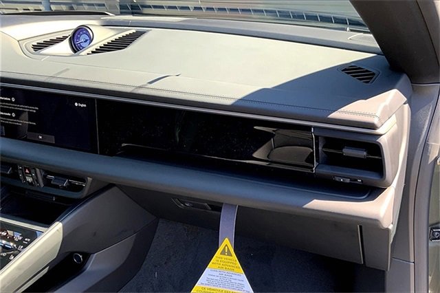 Used 2025 Porsche Macan 4 Electric image 22