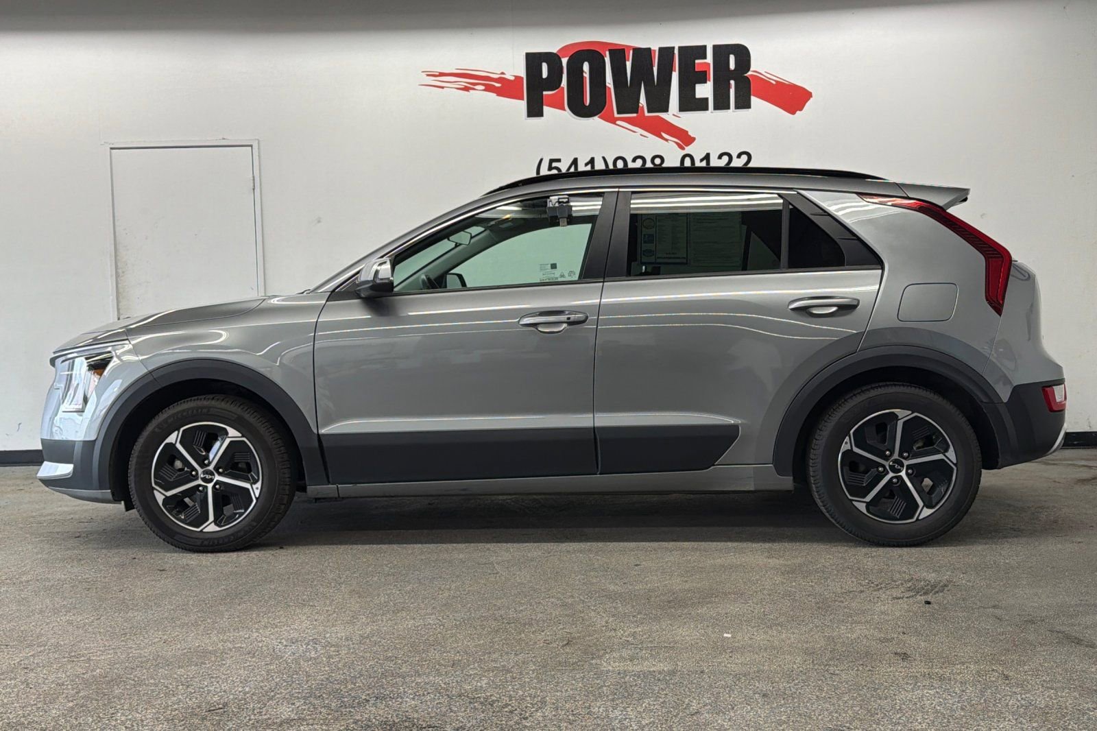 Used 2023 Kia Niro EX FWD image 7