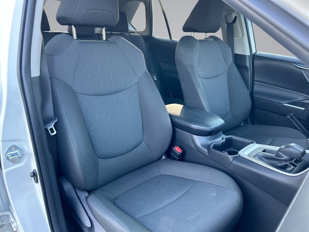 Certified 2025 Toyota RAV4 XLE FWD image 30