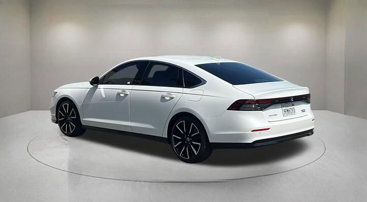 Used 2025 Honda Accord Touring image 5