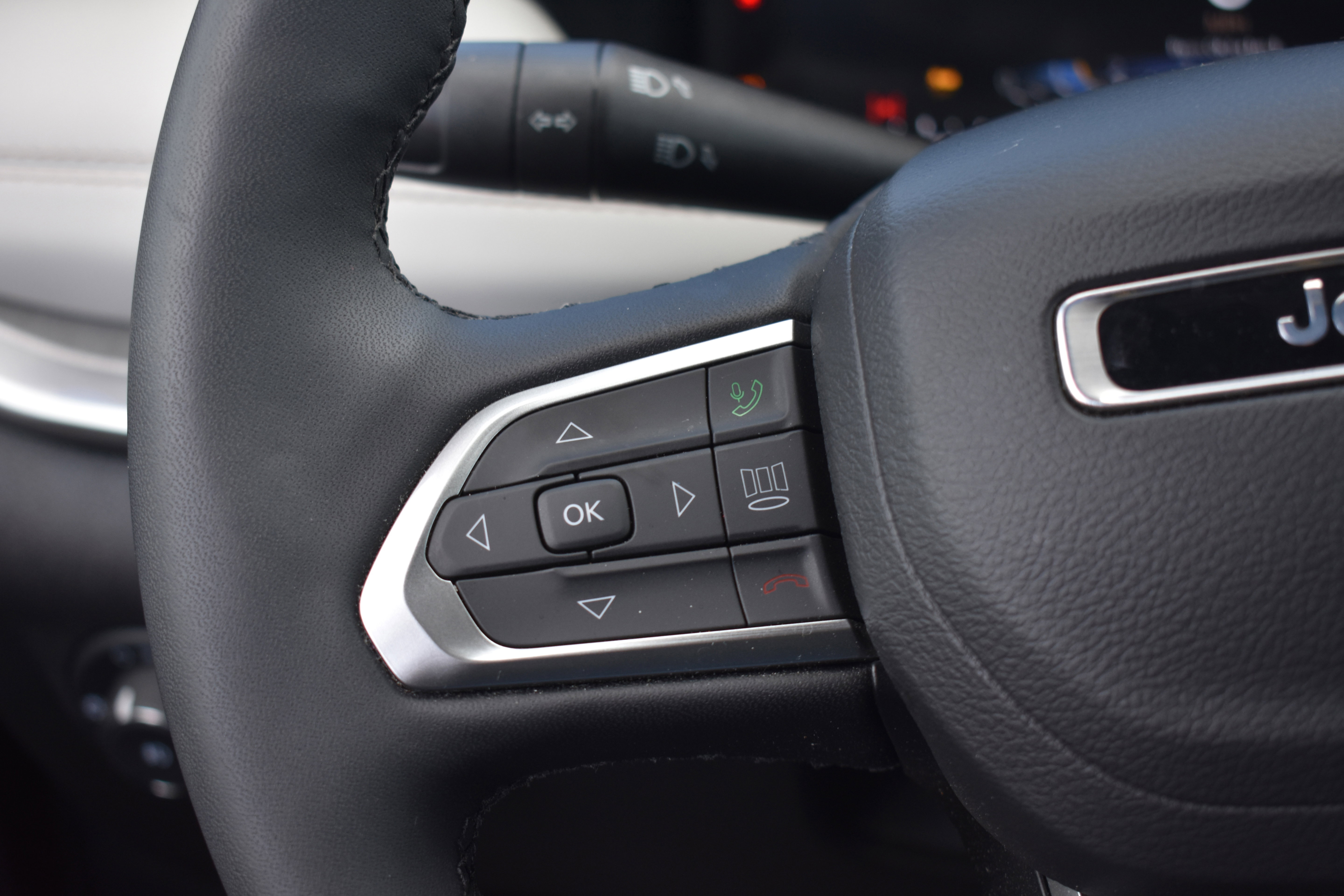 Used 2025 Jeep Compass Limited w/ Elite Group image 15