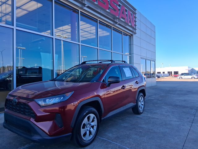 Used 2019 Toyota RAV4 LE FWD image 2