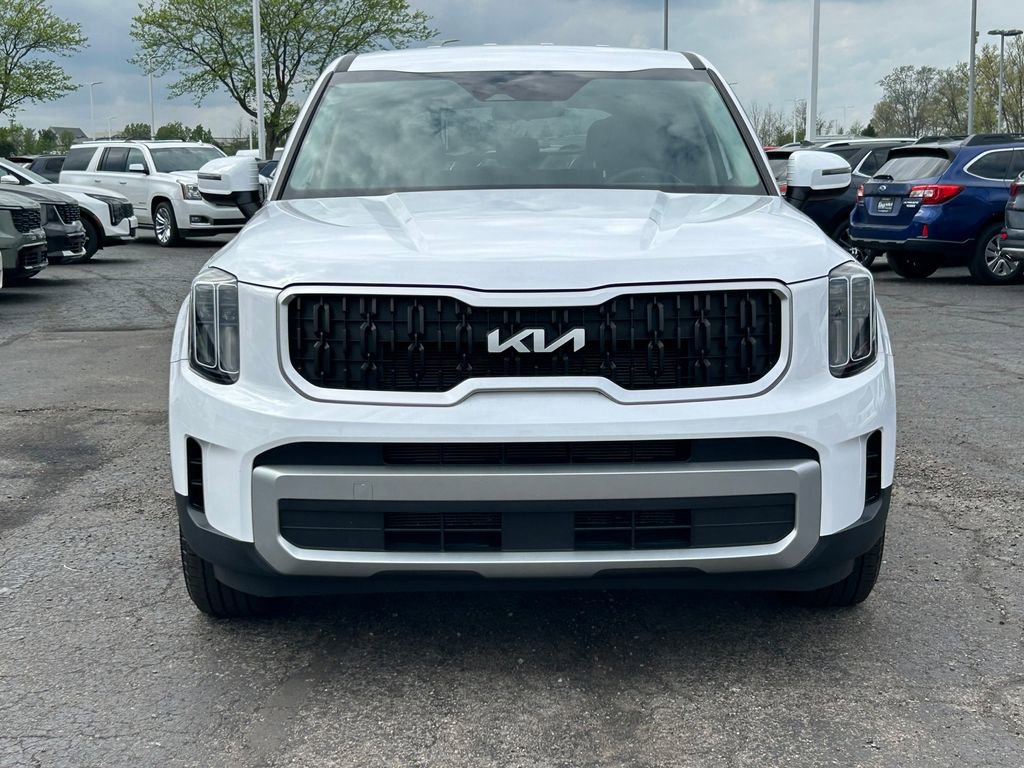 Used 2023 Kia Telluride LX image 2