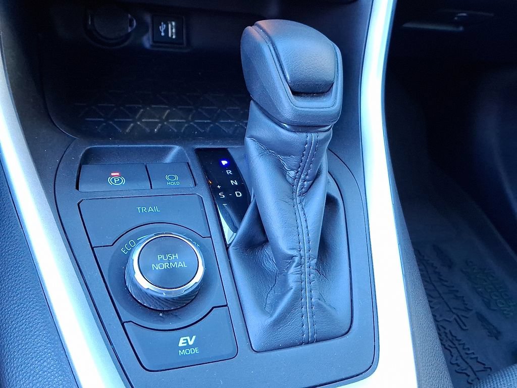 Used 2024 Toyota RAV4 AWD Hybrid w/ Weather Package image 17