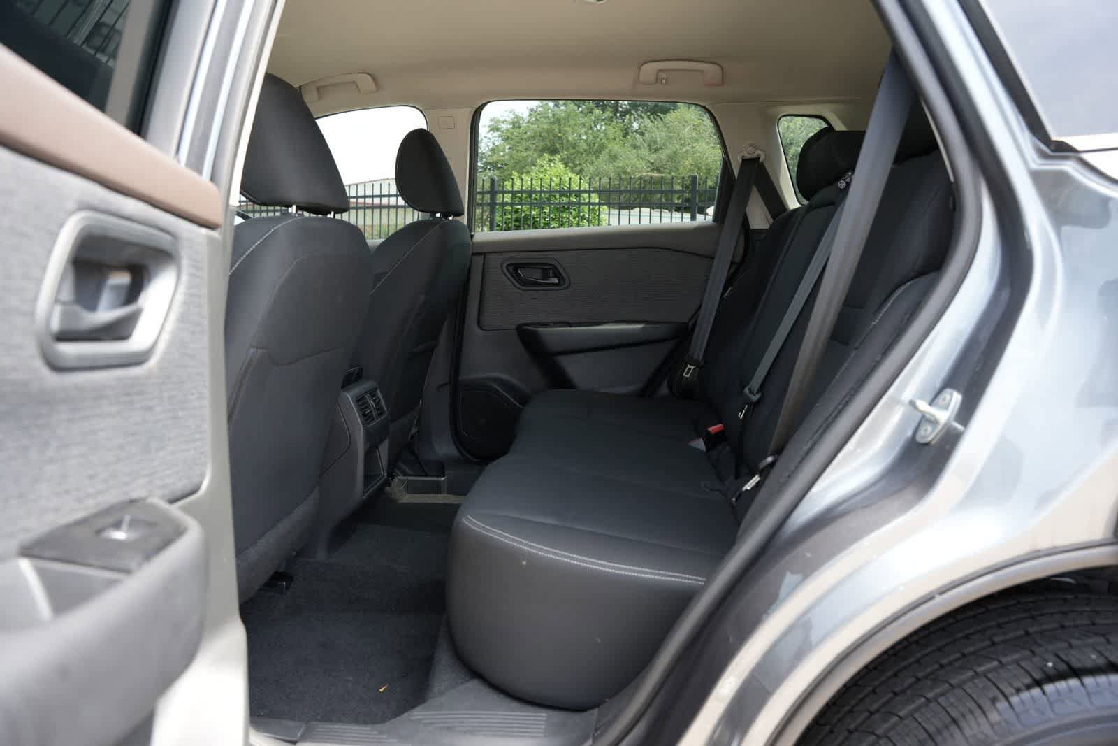 Used 2023 Nissan Rogue S FWD image 18