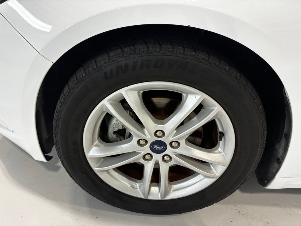 Used 2018 Ford Fusion SE w/ Fusion SE Technology Package FWD image 12