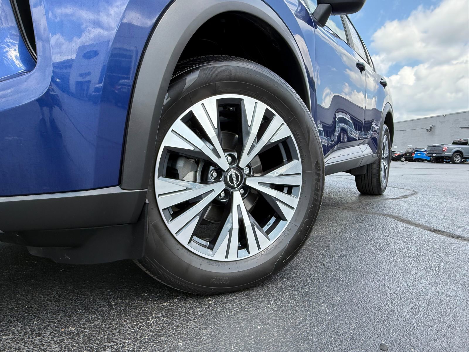 Used 2023 Nissan Rogue SV w/ SV Premium B Package image 31