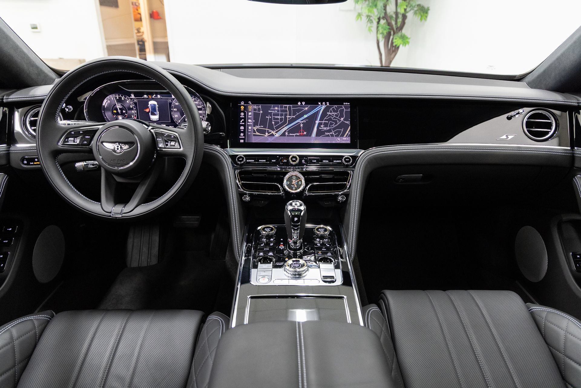 Used 2024 Bentley Flying Spur Plug-In Hybrid AWD/4WD image 5