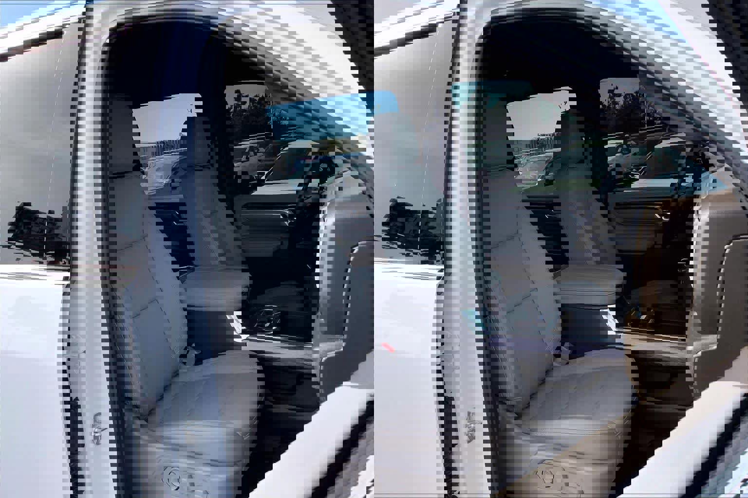 Used 2025 Chevrolet Silverado 2500 LTZ w/ LTZ Premium Package image 9