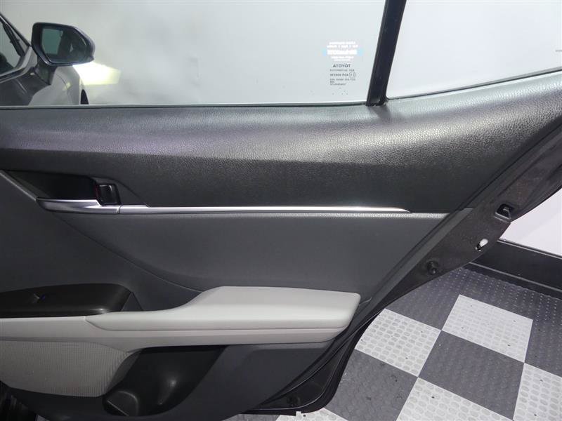 Used 2022 Toyota Camry SE w/ Cold Weather Package FWD image 26