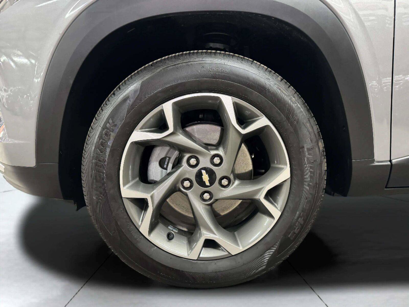 Used 2025 Chevrolet Trax LT w/ Sunroof Package FWD image 62
