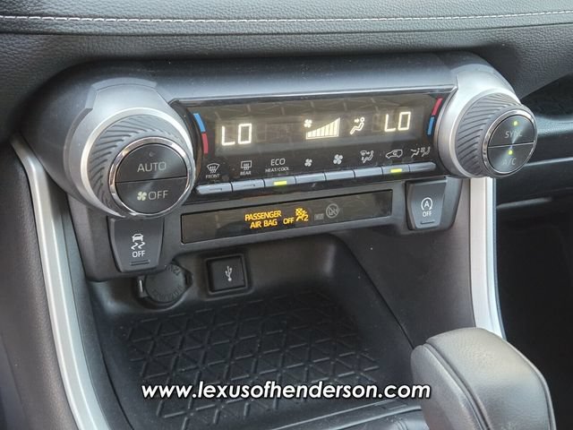 Used 2020 Toyota RAV4 XLE w/ Convenience Package FWD image 28