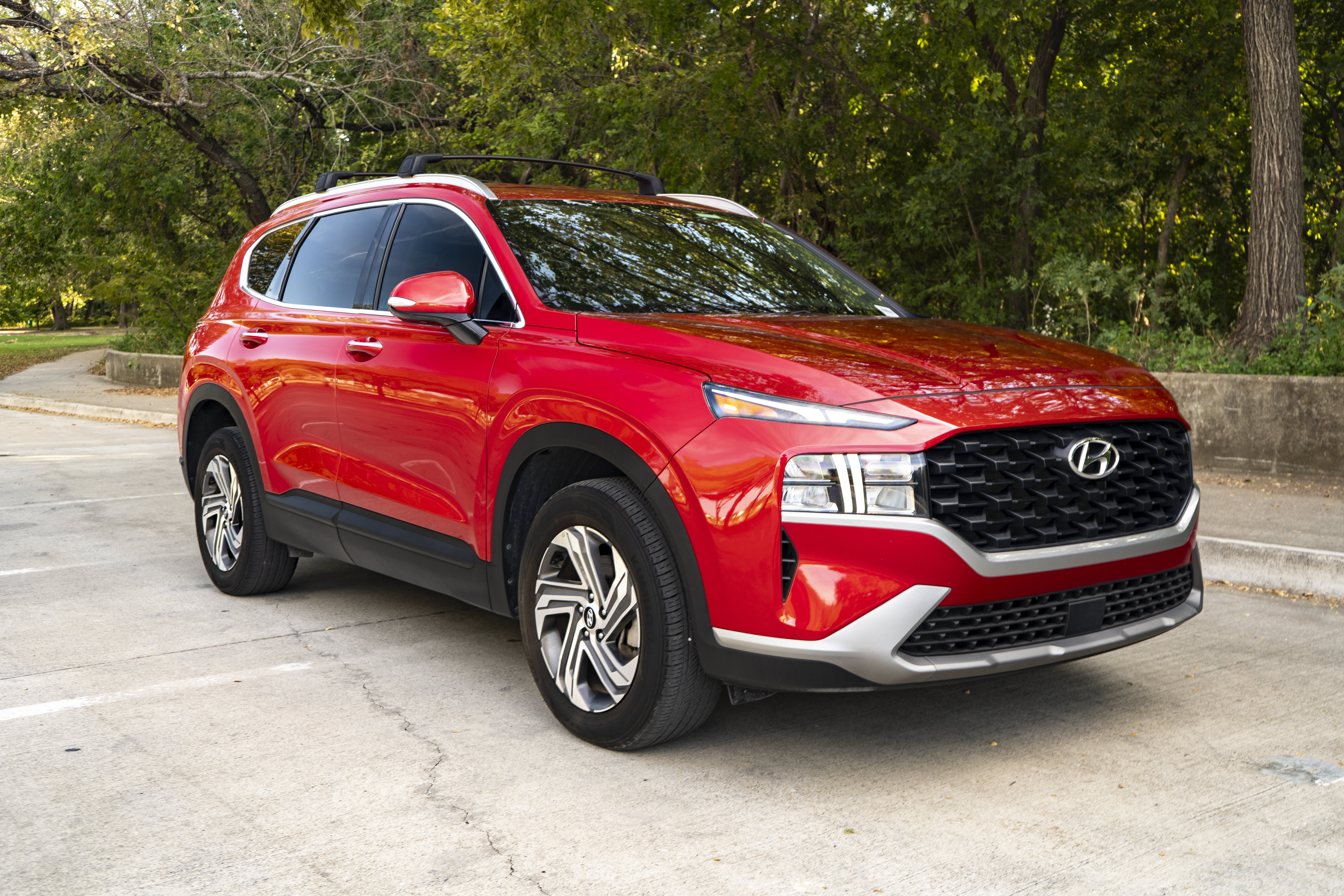 Used 2023 Hyundai Santa Fe SEL FWD image 2