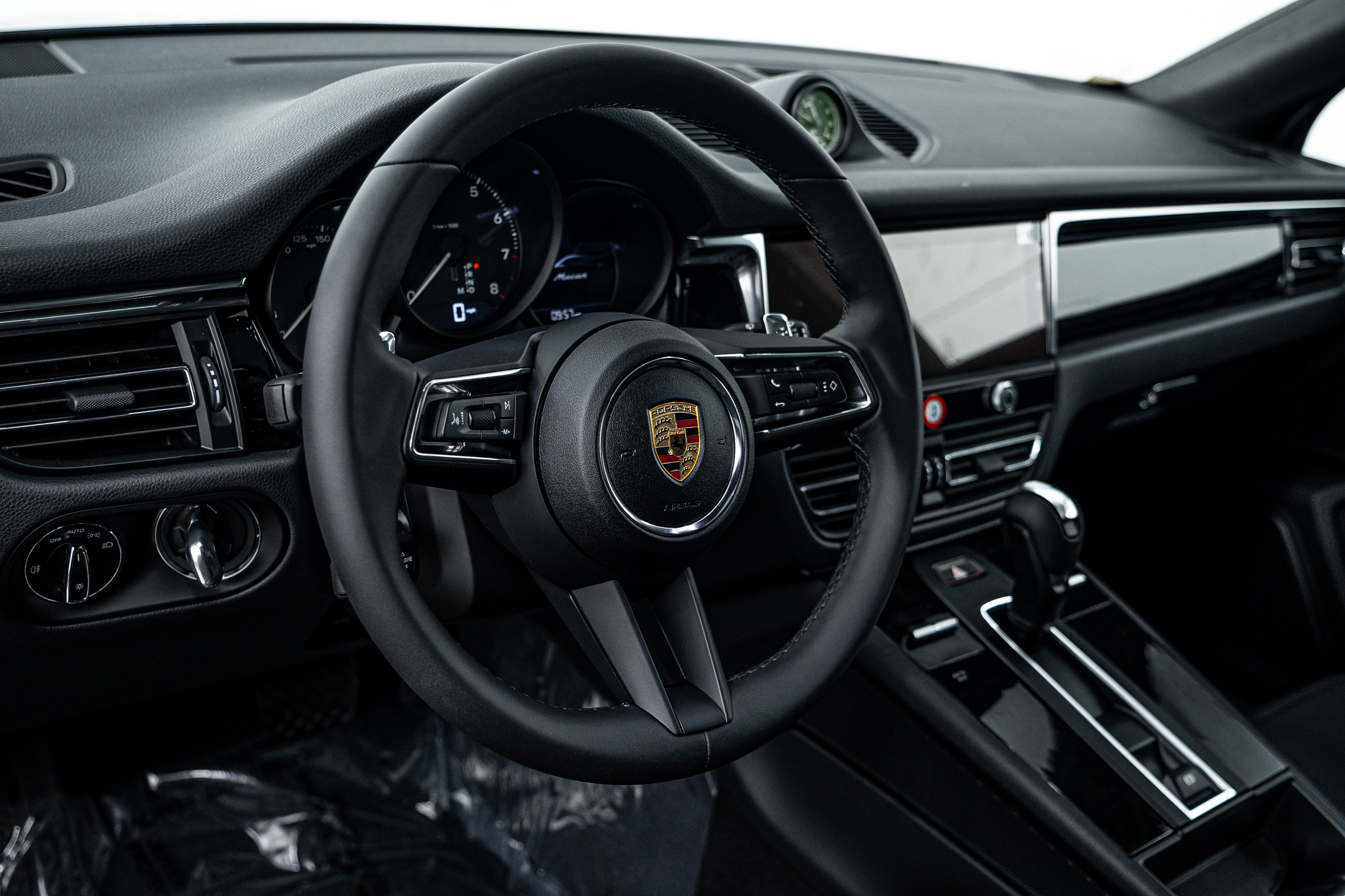 New 2025 Porsche Macan image 13