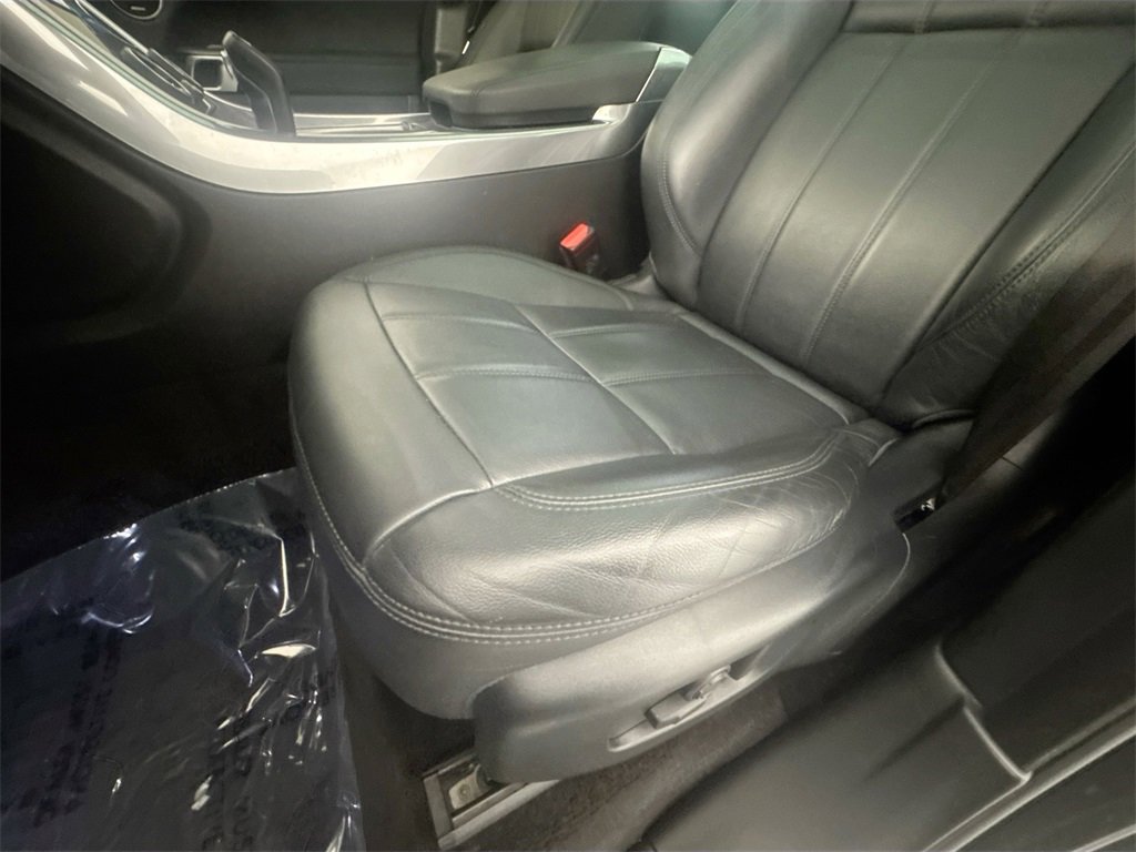 Used 2020 Land Rover Range Rover Sport SE image 20