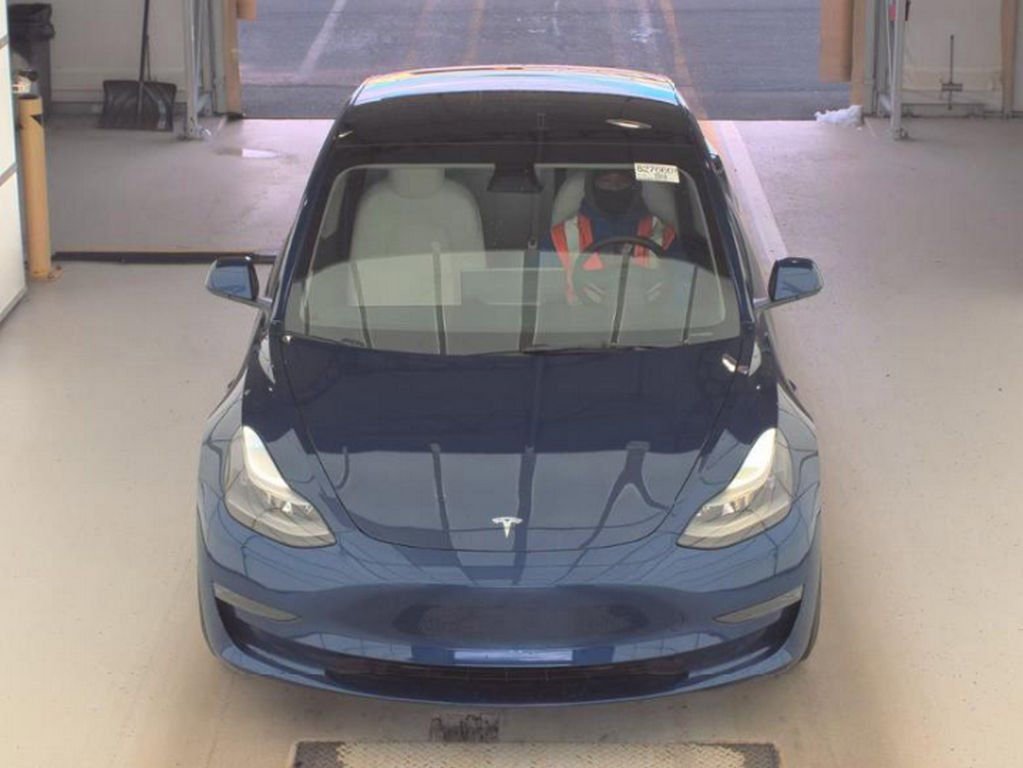 Used 2023 Tesla Model 3 Performance image 2