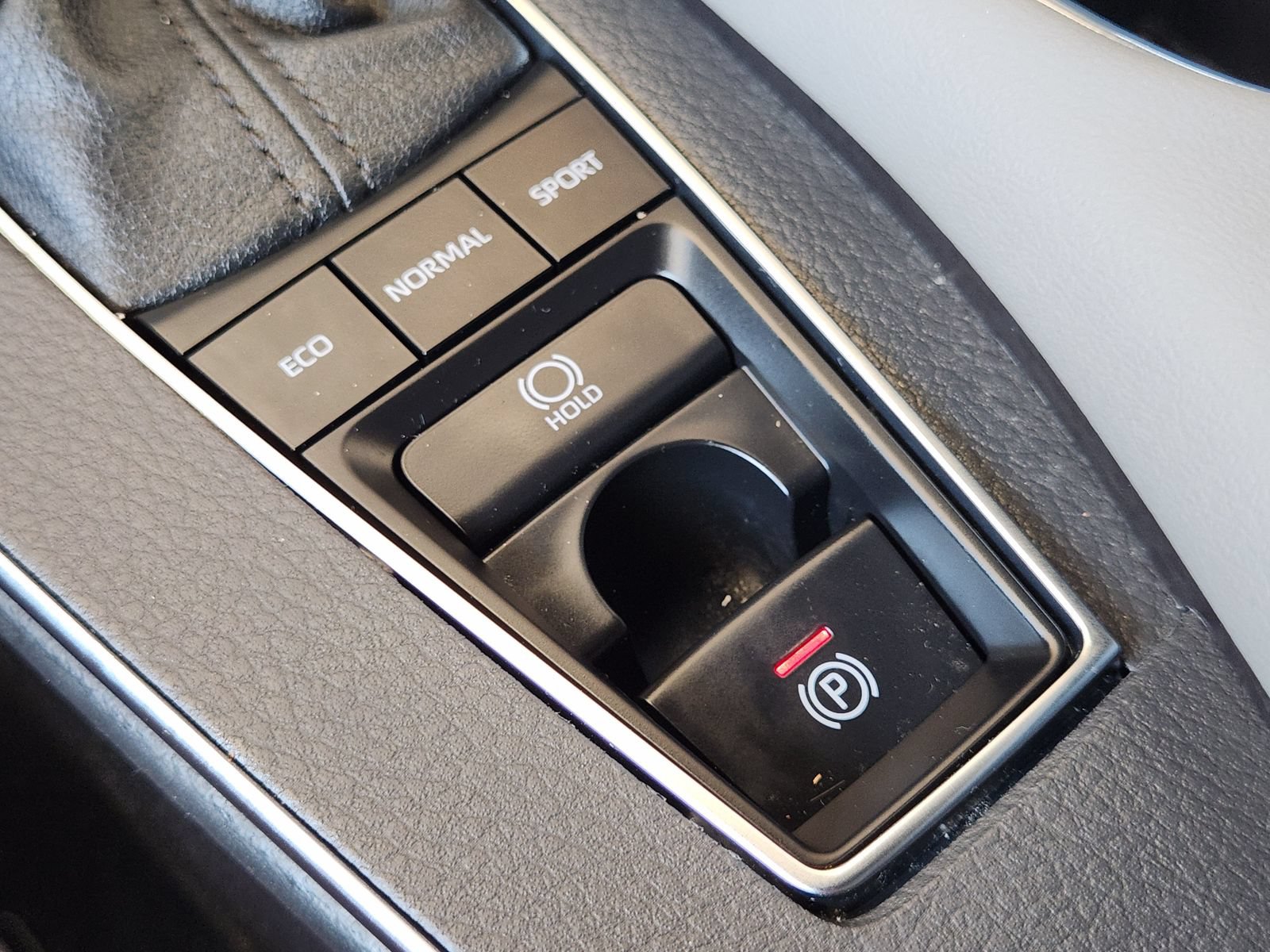 Used 2022 Toyota Avalon XLE FWD image 21