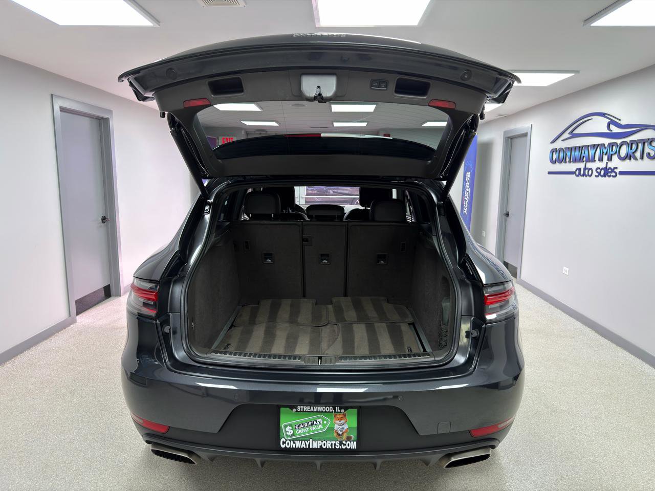 Used 2020 Porsche Macan w/ Premium Package Plus AWD/4WD image 37