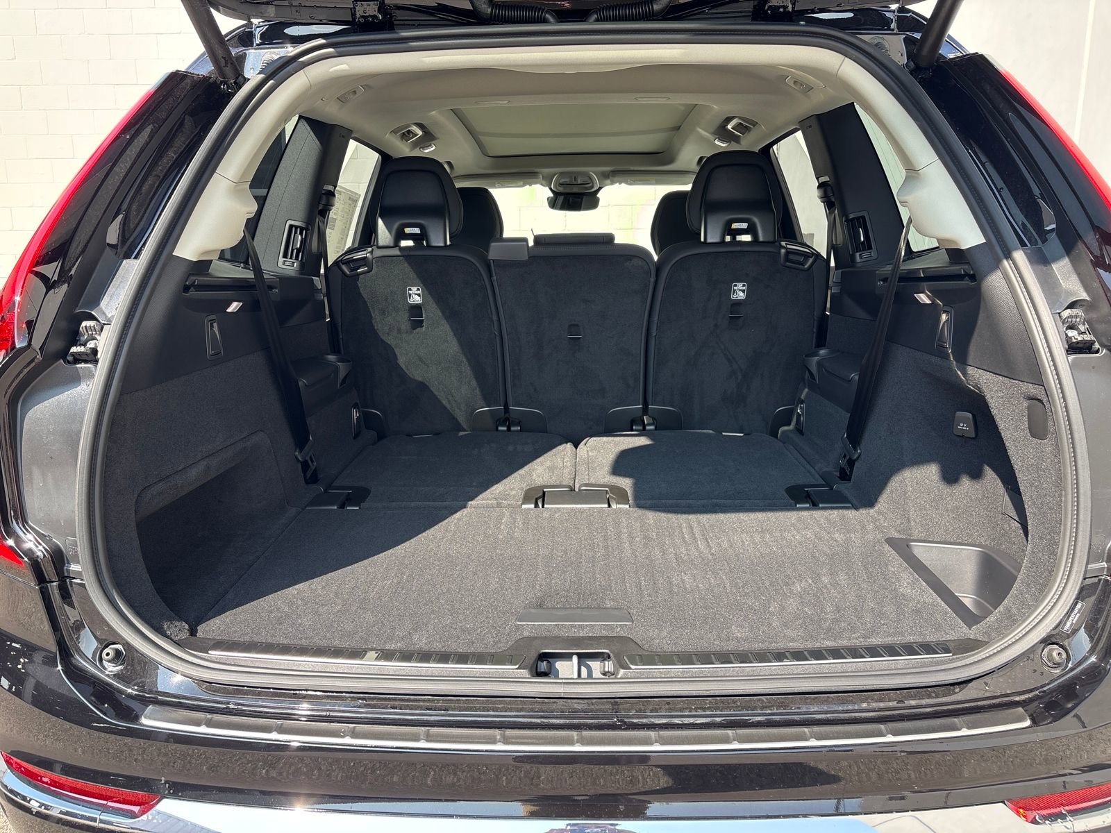 New 2026 Volvo XC90 B6 Plus w/ Protection Package Premier image 27