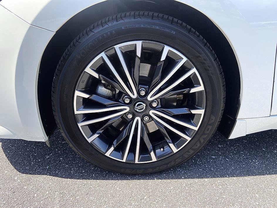 Used 2020 Nissan Maxima 3.5 SV w/ Floor Mat Group FWD image 12